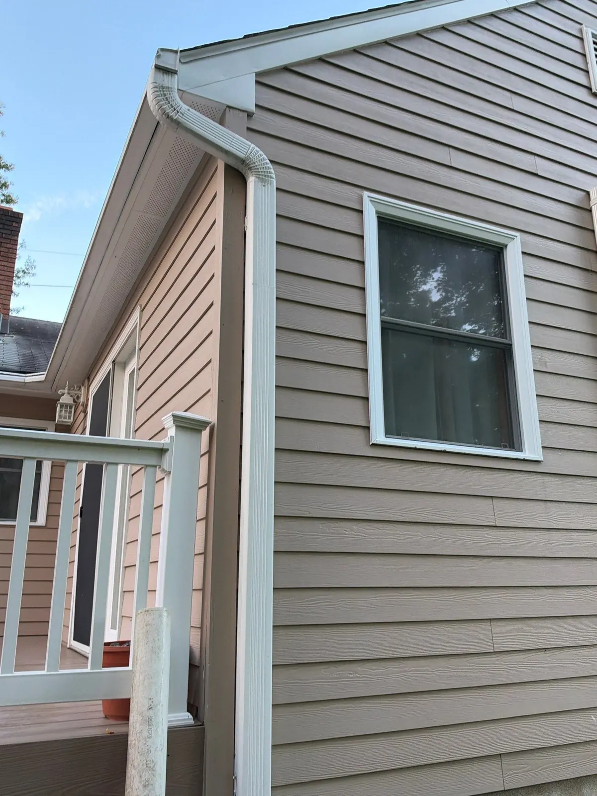 New tan lap siding and white trim on the side of a ranch on Princeton Avenue in Rocky Hill, NJ, by Pujols Roofing.